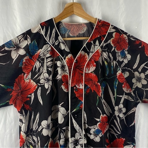 On The Byas Men’s Floral Short Sleeve Shirt with Red and White Flowers Size XL - Picture 5 of 16